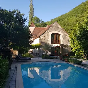 Couette-café Le Moulin De Jules Et Akasha, Murat